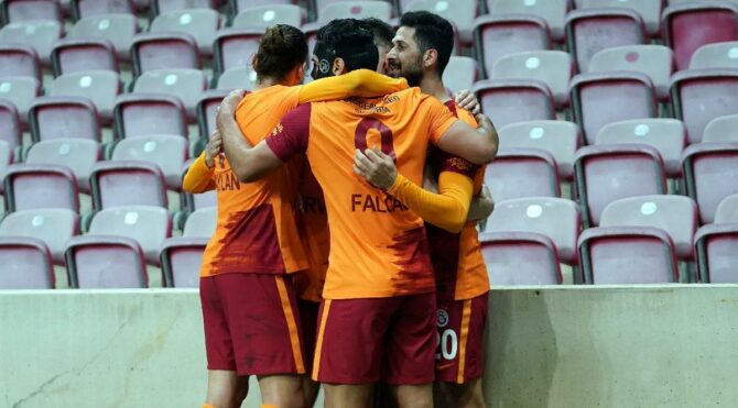 Galatasaray Konyaspor karşısında maçın son bölümünde güldü