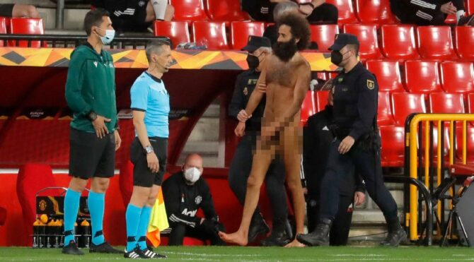 Granada-Manchester United maçına ‘çıplak adam’ damgası! Meğer…