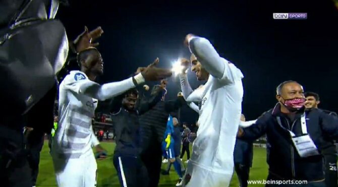 Hataysporlu futbolcular, Galatasaray galibiyetini ‘Erik Dalı’ ile kutladı