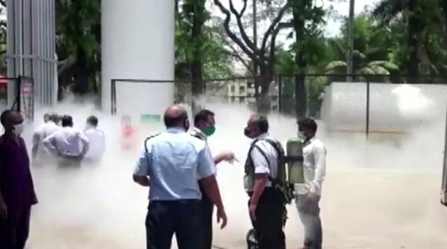 Hindistan'da hastanede oksijen faciası! 22 kişi öldü, her yeri beyaz duman kapladı