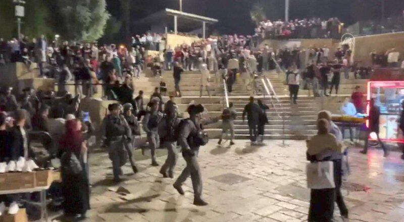 İsrail polisi kutlama yapan Filistinlilere müdahale etti