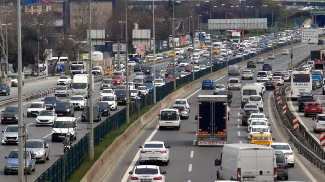 İstanbul'da hafta sonu kısıtlaması öncesi trafik yüzde 70'e ulaştı