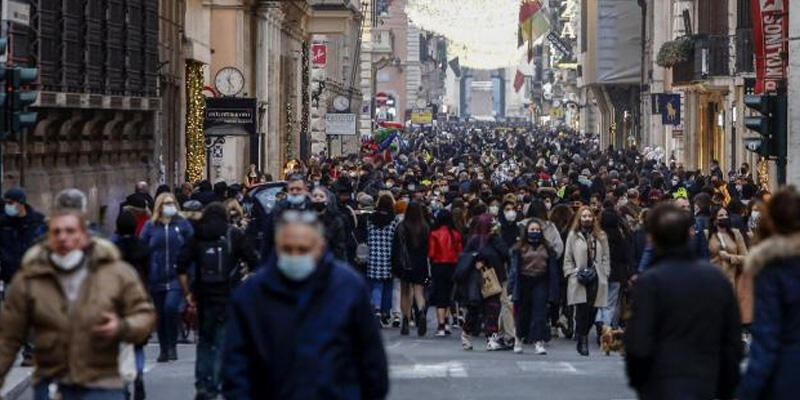 İtalya'da son 24 saatte 10 bin 680 Kovid-19 vakası kaydedildi