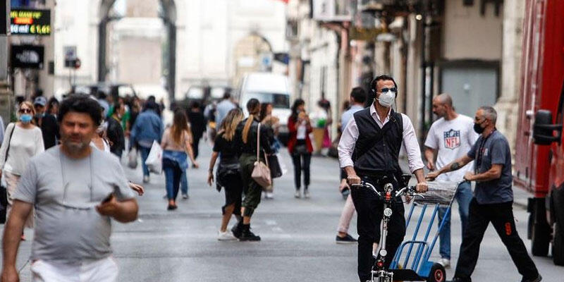 İtalya'da son 24 saatte 421 kişi Kovid-19'dan hayatını kaybetti