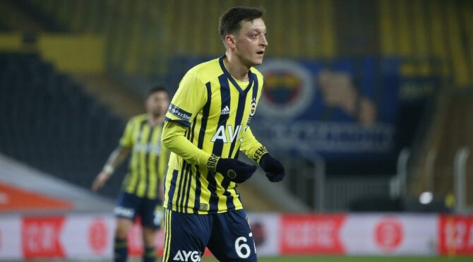 Mesut Özil’den Efe Şahin’e 23 Nisan hediyesi