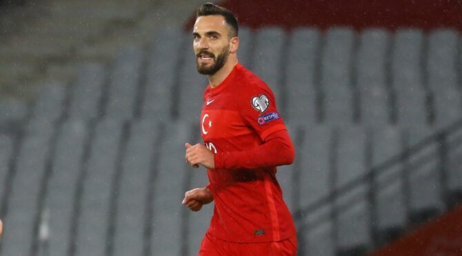 Milli futbolcu Kenan Karaman corona virüsüne yakalandı