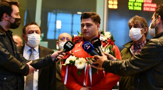 Milli güreşçi Rıza Kayaalp, Ankara’da coşkuyla karşılandı