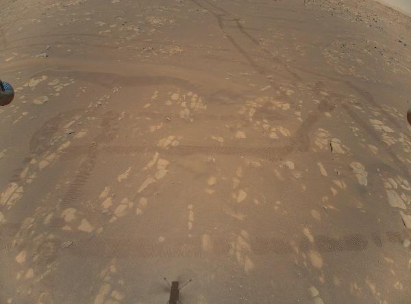 NASA, Mars’taki ilk helikopter uçuşundan görüntü paylaştı