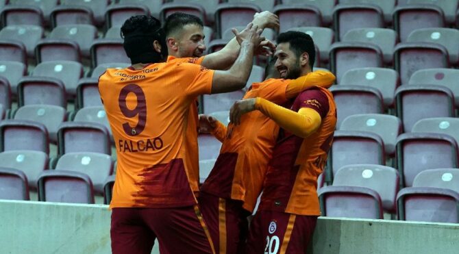 Pes etmeyen Galatasaray’ın kaderini belirleyecek iki maç
