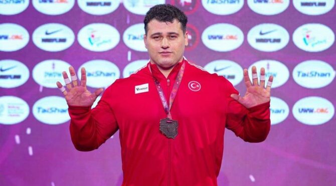 Rıza Kayaalp gözünü rekora dikti