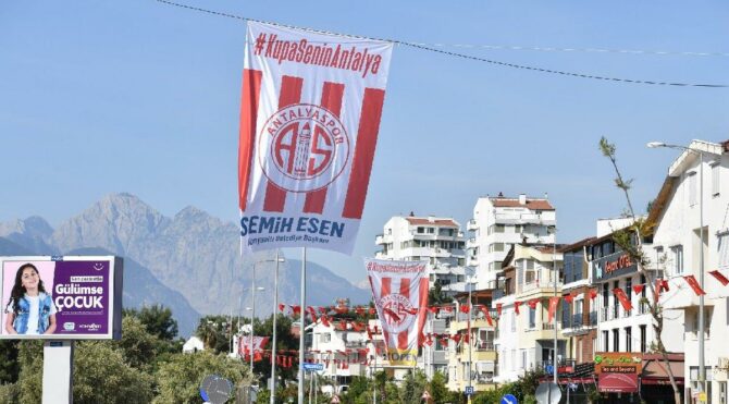 Semih Esen’den Antalyaspor’a bayrak desteği