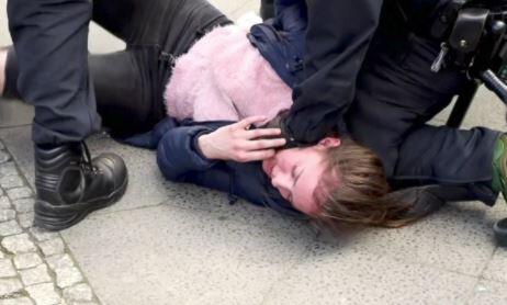 Sert tedbirler protesto edildi