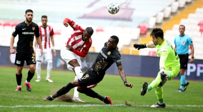 Sivasspor Yeni Malatyaspor maçında üç puan son dakikada geldi… Seri 15 maça çıktı
