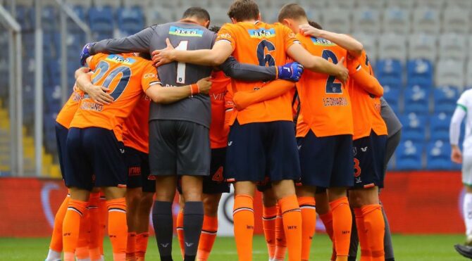 Süper Lig’in son şampiyonu Başakşehir ‘Yaşam mücadelesi’ veriyor