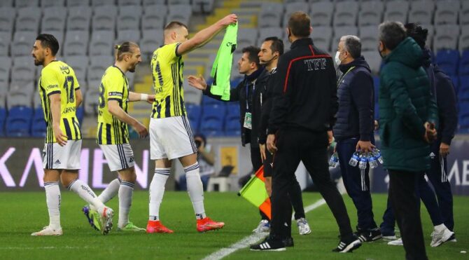 Szalai golden sonra Altay Bayındır’ı unutmadı