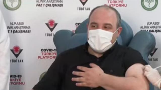 Yerli aşı için gönüllü olan Bakan Varank, ilk doz aşıyı yaptırdı