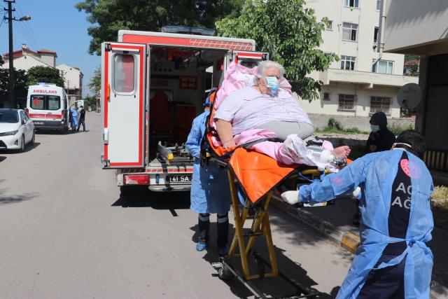 200 kiloluk koronalı hasta, balkon demirleri kesilerek evden çıkarıldı