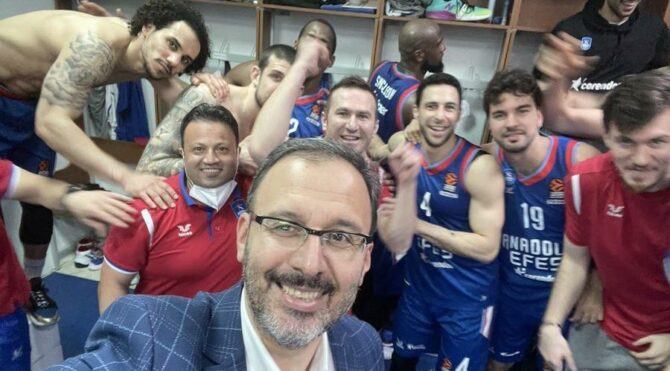 Bakan Kasapoğlu: İnanıyorum ki 2’nci şampiyonluk Anadolu Efes ile gelecek