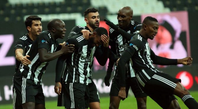Beşiktaş’ın iki yıldızı Aboubakar ve N’Koudou Galatasaray derbisinde yok