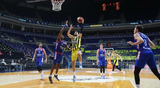 Derbide Anadolu Efes, Fenerbahçe Beko’yu yendi