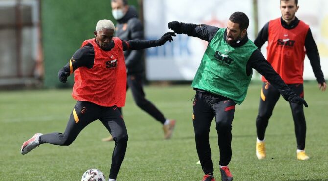 Galatasaray’da Onyekuru idmanı tamamlayamadı