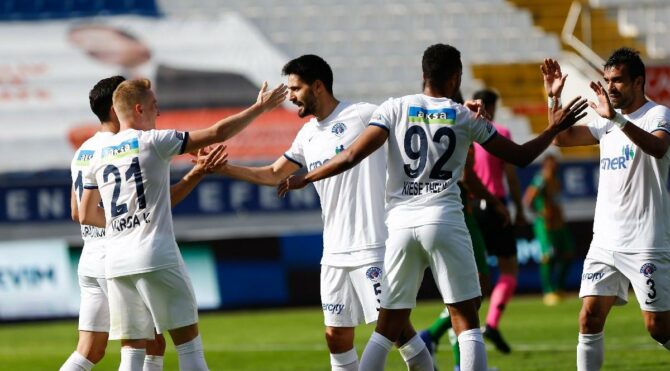 Kasımpaşa Alanyaspor’a 3 attı, çok kıymetli 3 puanı aldı