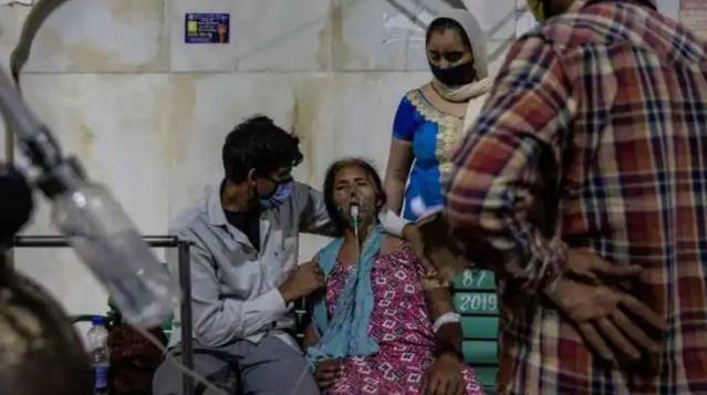 Koronaya teslim olan ülkede doktordan acı itiraf: Ölüm döşeğindeki hastalar oksijen veremediğimizi biliyordu