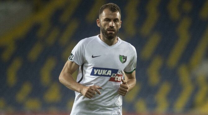 Mustafa Yumlu’dan ‘gülme’ açıklaması: ‘Eski bir tanıdığın uzattığı sıcak bir ele dokunurken…’