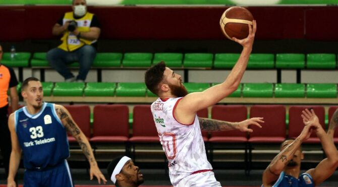 Pınar Karşıyaka yarı final için avantajı kaptı