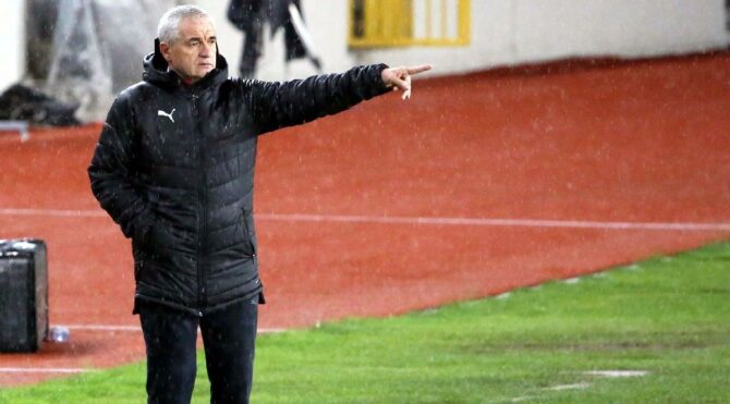 Rıza Çalımbay kariyer rekoru kırdı