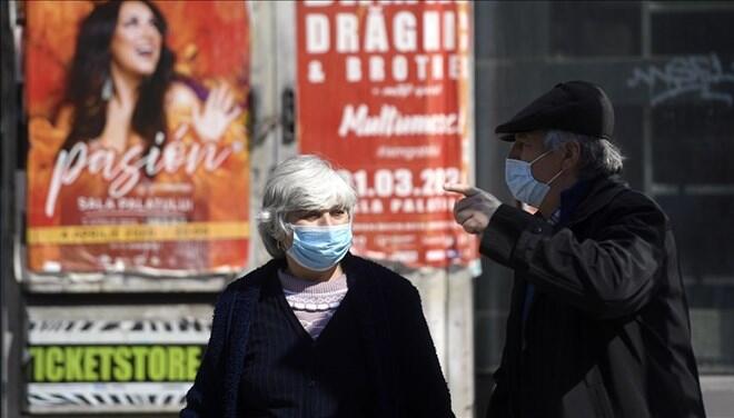 Romanya'da açık havada maske takma zorunluluğu kalkıyor