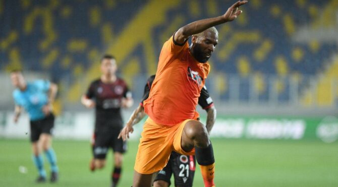 Ryan Babel’den ‘el’ kararına tepki paylaşımları devam ediyor