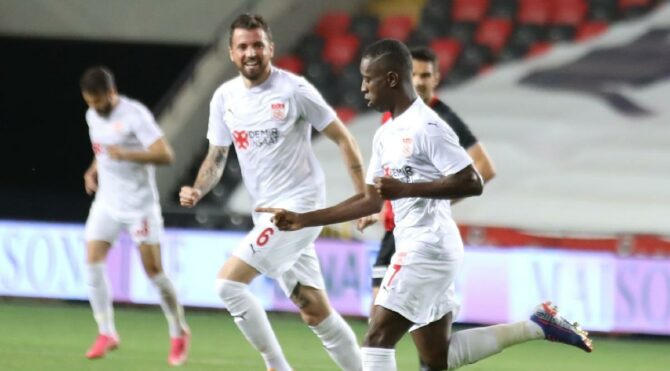 Sivasspor’un Avrupa inadı! Gaziantep FK’yi tek golle devirdi…