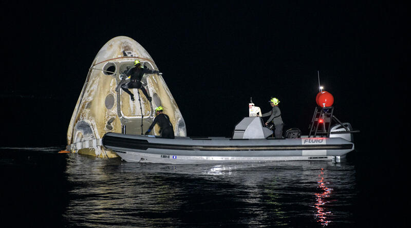 SpaceX'in 4 astronotu taşıyan kapsülü Dünya'ya döndü