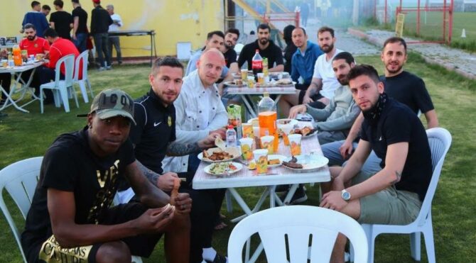 Yeni Malatyaspor ligin son maçı öncesi barbekü yaptı
