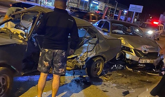 2 otomobilin çarpıştığı kazada biri ağır 5 kişi yaralandı