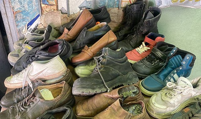 20 yıldır kullanılmayan ayakkabıları tamir edip tekrar satıyor