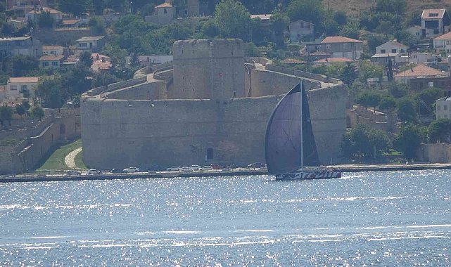 51. Deniz Kuvvetleri Kupası'nda yarışmacılar Çanakkale Boğazı'ndan geçiş yaptı