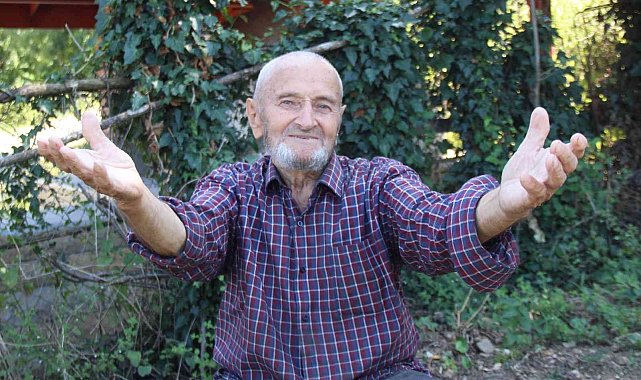 90 yaşında, yalnızlığını çalışarak unutuyor