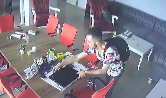 Acil lavabo ihtiyacı için geldi, bilgisayarı çaldı gitti