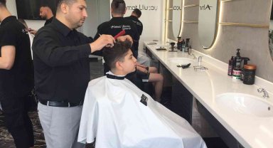 Adana'da berberlerde bayram yoğunluğu
