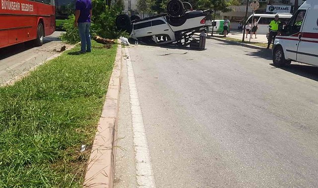 Adana'da trafik kazasında 3'ü çocuk 4 kişi yaralandı