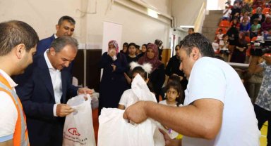Adıyaman'da yetimlere giysi desteğinde bulunuldu