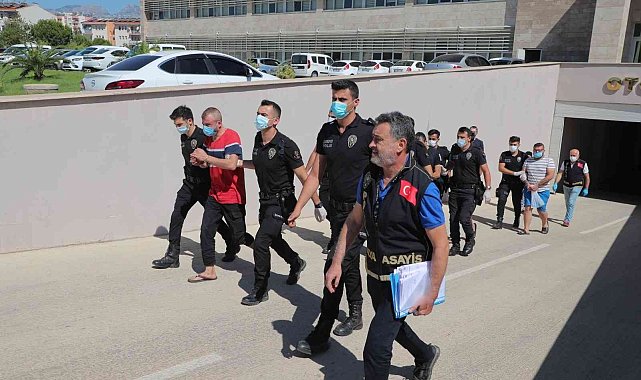 Antalya'da çeşitli suçlardan aranan 50 kişi yakalandı