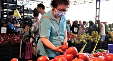 Antalya'da dört gözle beklenen yayla domatesi pazarla buluştu