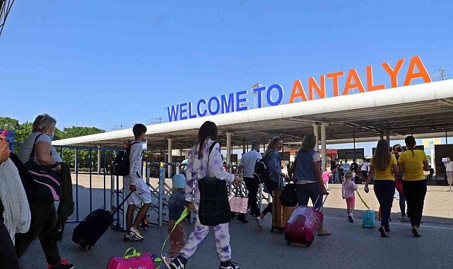 Antalya'yı hava yoluyla ziyaret eden turist sayısı 6 milyonu geçti