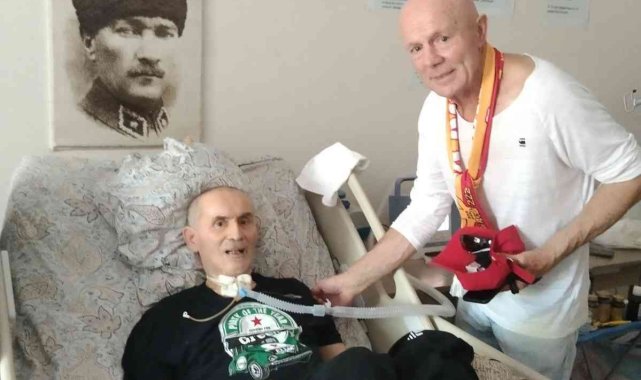 Antrenör Wolfgang Sandhowe, İlyas Tüfekçi'yi ziyaret etti