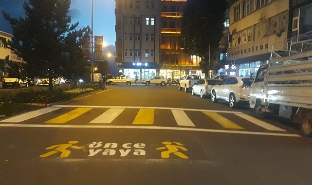 Ardahan Belediyesi yaya geçit sayısını arttırdı, yol çizgilerini yeniledi