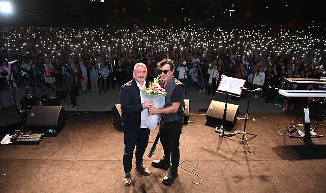Ayna grubu solisti Erhan Güleryüz: "Erol abiyi çok özlüyoruz, bu ülkeye hizmetleri hiçbir zaman unutulmaz"