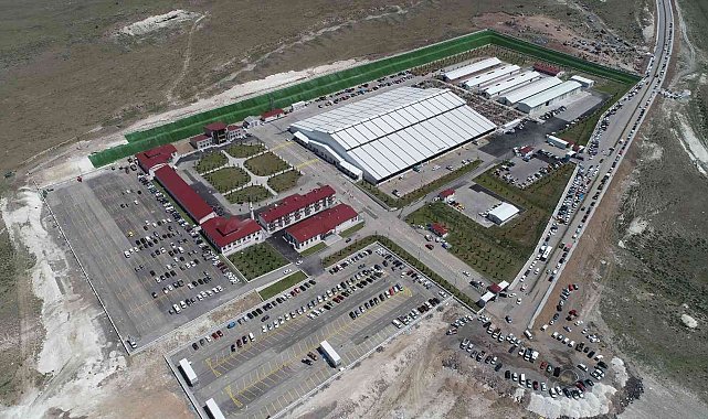 Babacan'ın Erzurum ziyaretindeki icraat konuşmaları kentte mizah konusu oldu